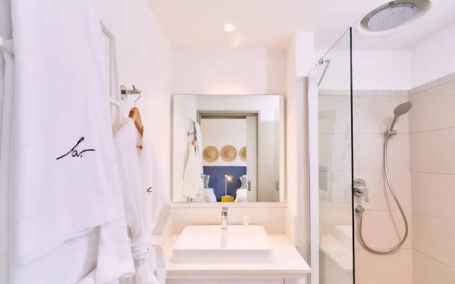 Les Estivales Beachfront Suites & Penthouses with LOV