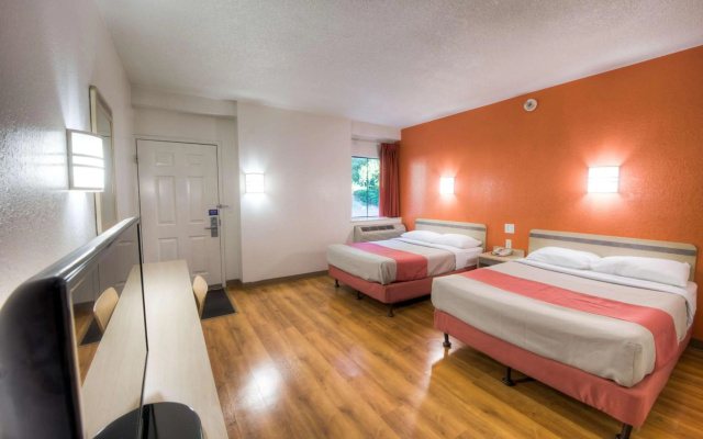 Motel 6 Niantic, CT - New London
