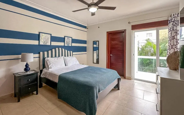 Incredible 3 BR Penthouse w BBQ Jacuzzi