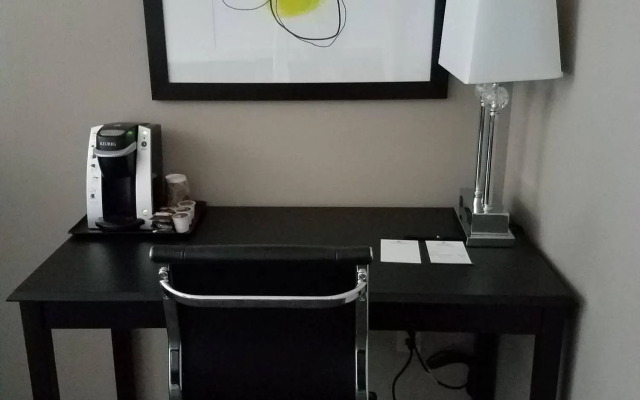 Okoboji Inn & Suites