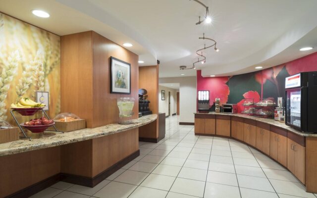Fairfield Inn & Suites by Marriott State College