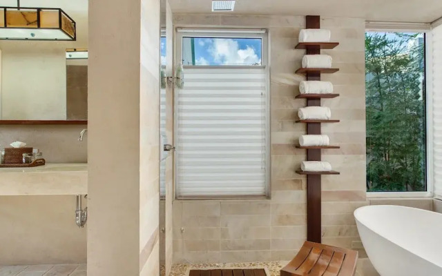 6 BR Villa On Crocus Bay With Pool Concierge