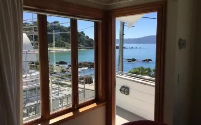 Karaka Bays