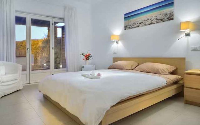 Luxurious 7 Bedroom Villa in Fokos Beach