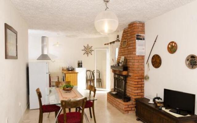 Three-Bedroom Holiday Home in Potomje