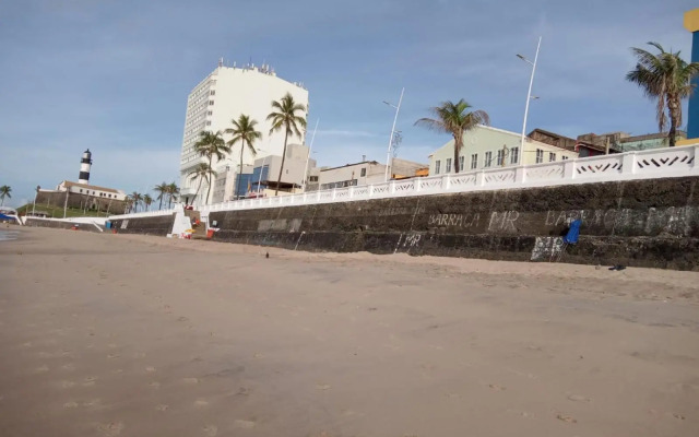 Flat no Farol da Barra 129