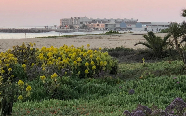 Quaint Seaside Cottage