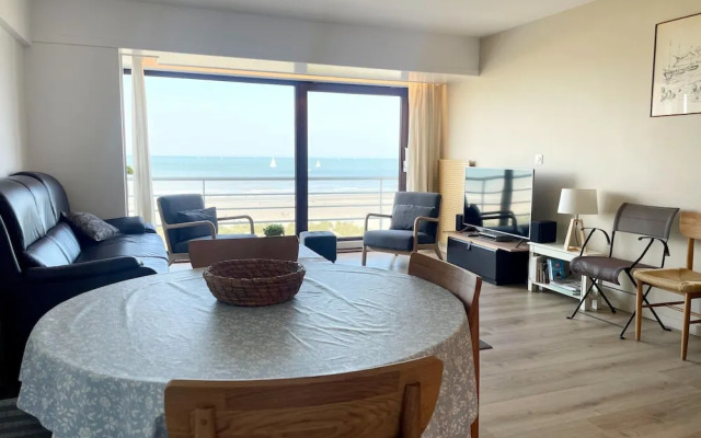 Apartment in Nieuwpoort by the Sea Wall