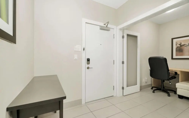 Harmony Haven 2BR Lakefront Suite