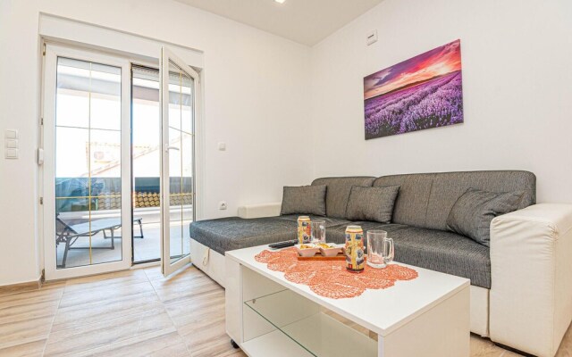 Nice Apartment in Brodarica With Wifi and 2 Bedrooms