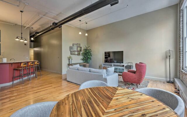 Bright Savannah Loft in Historic District!