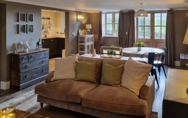 The Threshing Barn at Penrhos Court