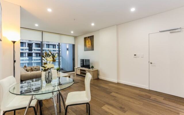 New Bright Apartment In Waterloo