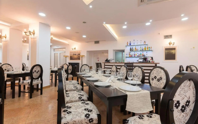 Hotel Athos Rmt
