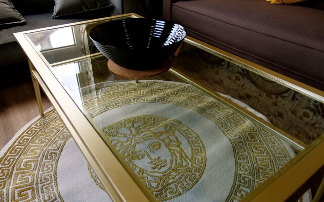 Ultra Deluxe Versace Apartment Near Sheffield