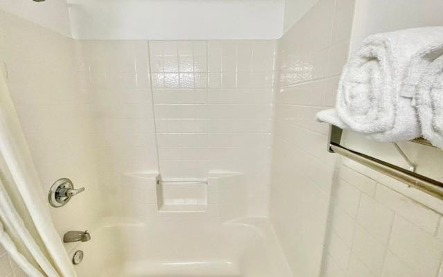 FairBridge Inn & Suites Cleburne