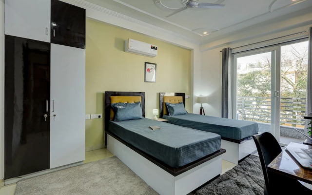 Wandr Sagitta - Sector 51, Near Artemis Hospital