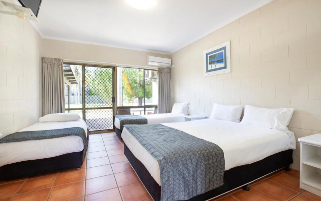 Nightcap at Kondari Resort