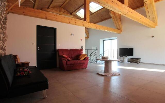 Gîte Lapte, 9 pièces, 23 personnes - FR-1-582-101