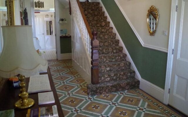 Varley House - Guest House