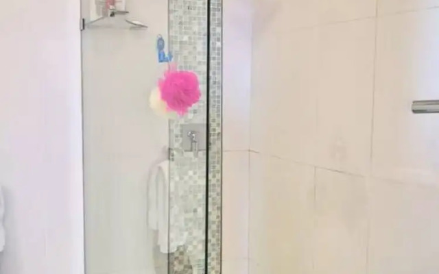 2 Bedroom Apartment in Vredehoek Towers