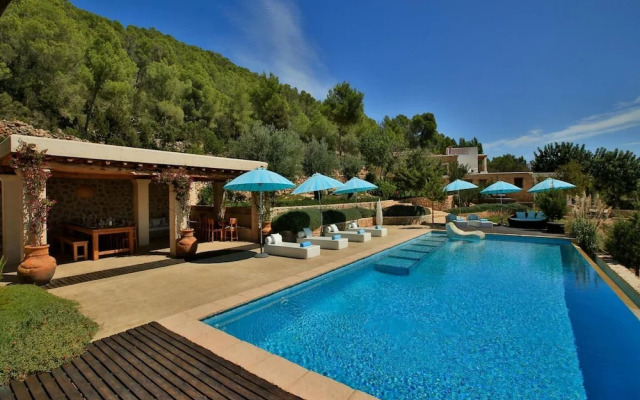 Cozy Holiday Home With Outdoor Cinema