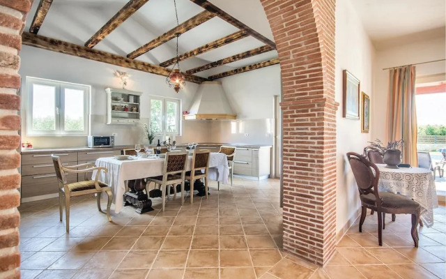 Stunning Home in Valtura With Jacuzzi, Wifi and 4 Bedrooms