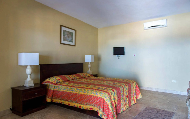 Rose Hall de Luxe