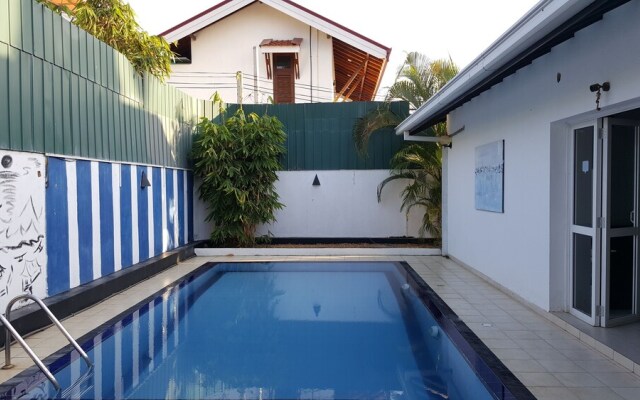 Negombo Blue Villa Hotel