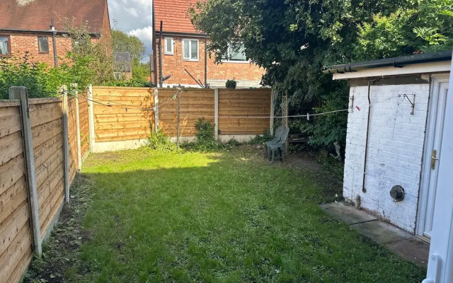Airport House - Long Stays, Near Hospital!