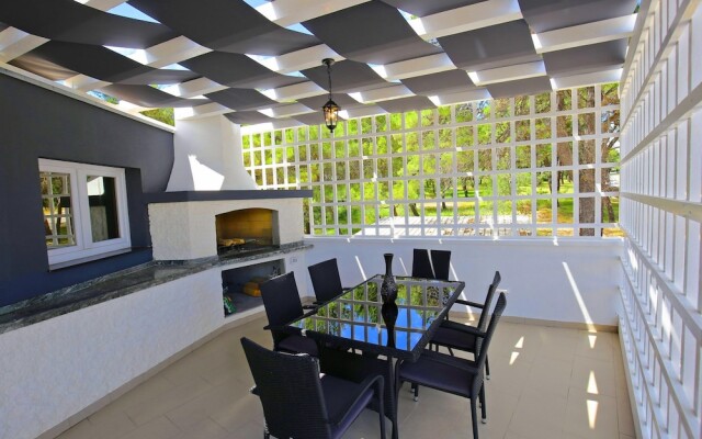 Deluxe Mkc Apartments