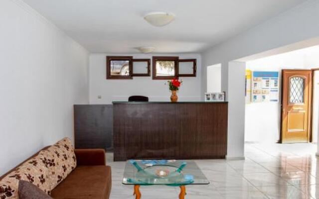Amoudi Studios Apartments Hotel
