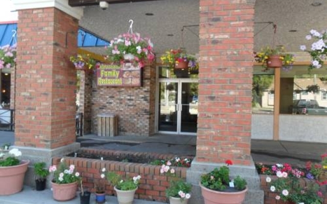 Northwoods Inn & Suites