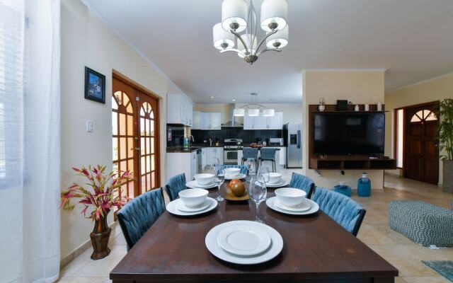Stylish Villa, Private Pool, Bbq, Privacy