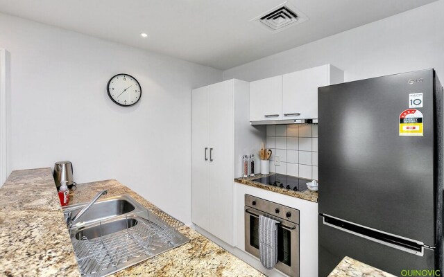 QV Modern Apartment in CBD - 078
