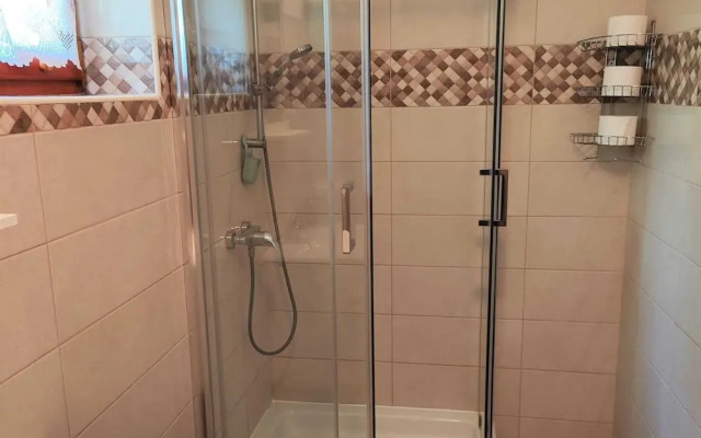 Comfortable Crikvenica Stay With Private Parking