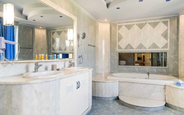 Beautiful Holiday Home With Private Pool
