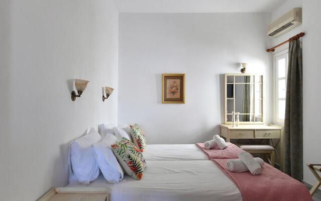 Hara Studios and Apartments
