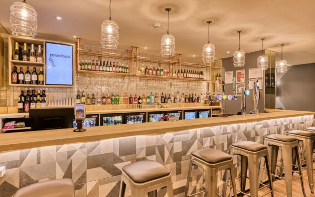 Premier Inn Bristol Cribbs Causeway - M5 J17