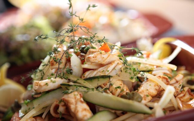 Holiday Inn & Suites Makati by IHG