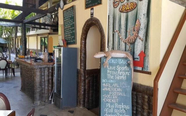 La Laguna Beach Club & Dive Center