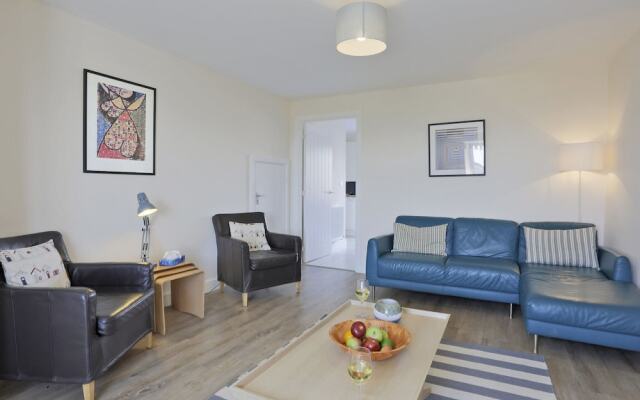 Modernly Furnished Holiday Home With Balcony, Near Felixstowe Beach