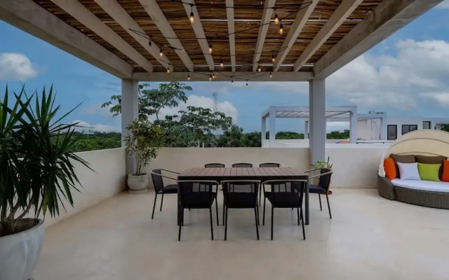 Luxury Penthouse w Private Pool Stunning Views
