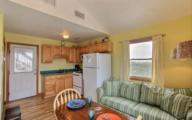 40 Hatteras Blew Studio Bedroom Condo by RedAwning