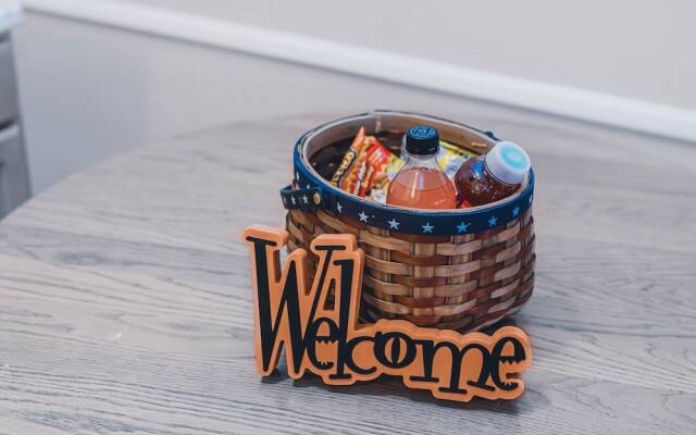 New-20p off-Uptown Love MPLS next to Fun