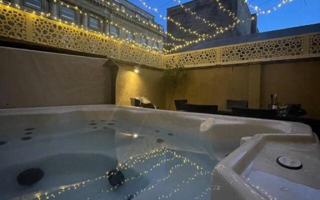 Dream Stays Bath - Trim Street Townhouse with Hot tub