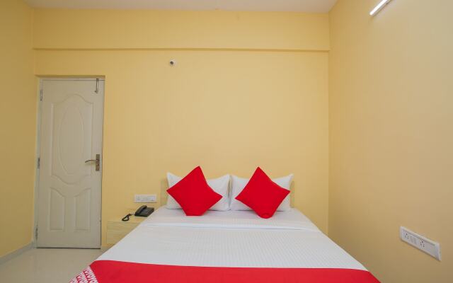 OYO 10522 Varcity Emerald