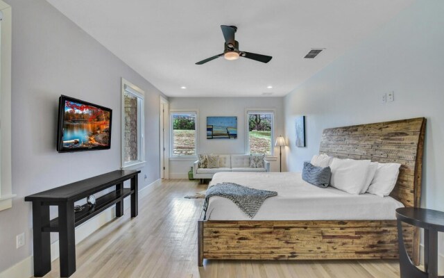 THE Above Vista Estate on Lake Austin