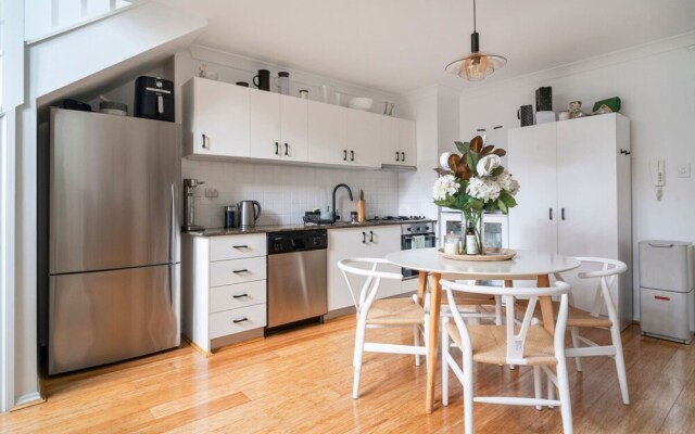 Loft Style Apartment in the Heart of Surry Hills