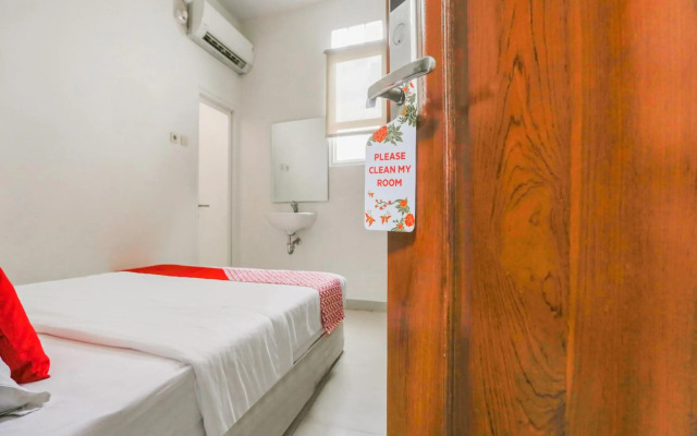 Super OYO 3838 Tamansari Guest House
